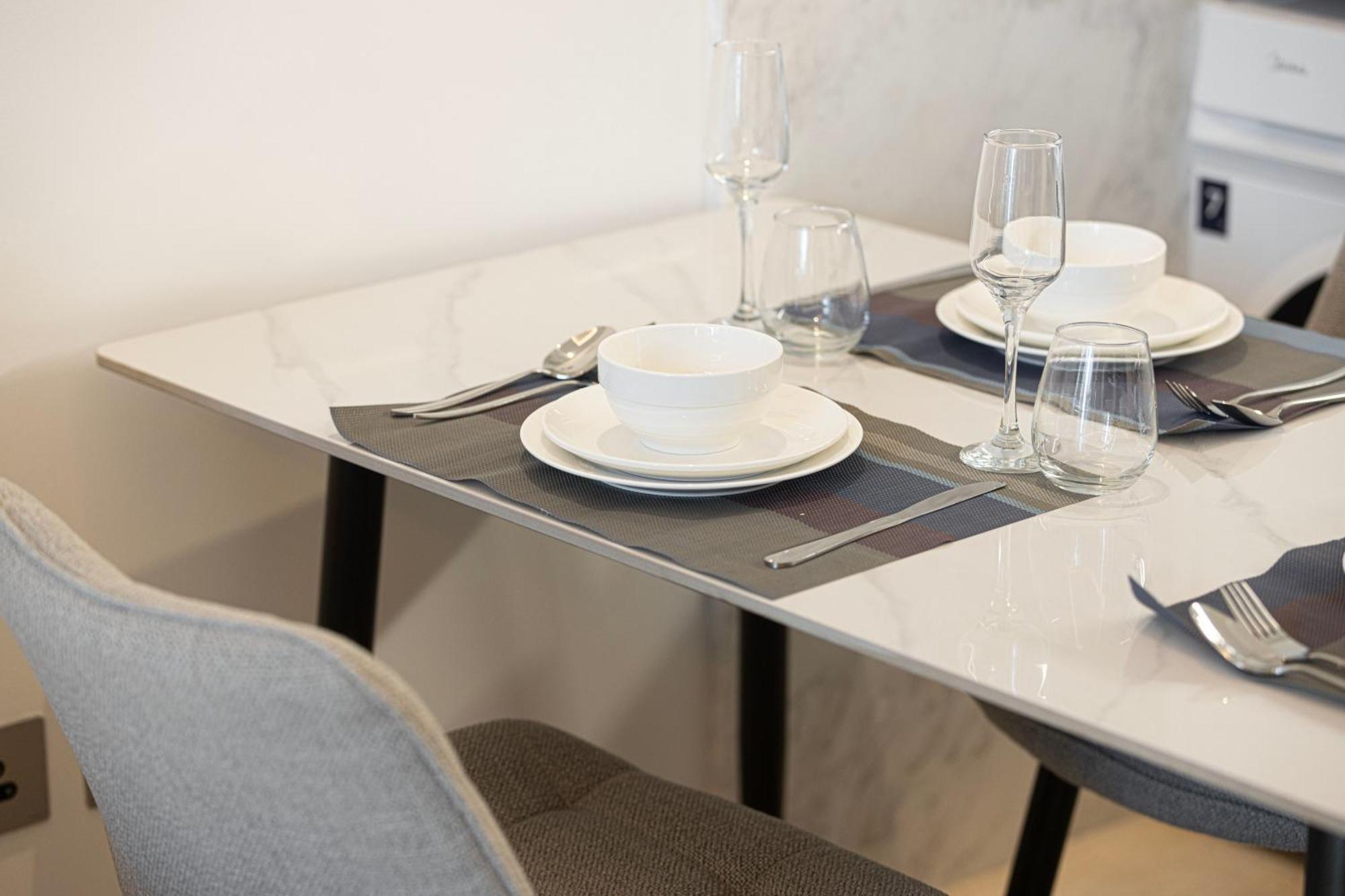 Outstanding New With 2 Double Beds,in Downtown * Dubai